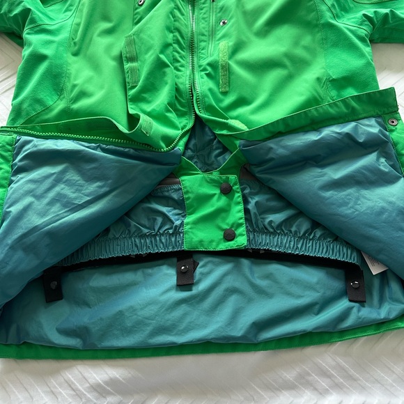 Under Armour Women’s Ski Jacket, Medium - Picture 15 of 15